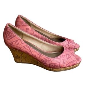Life Stride Coral Peep Toe Slip On Wedge Fabric Sandals Size 6.5